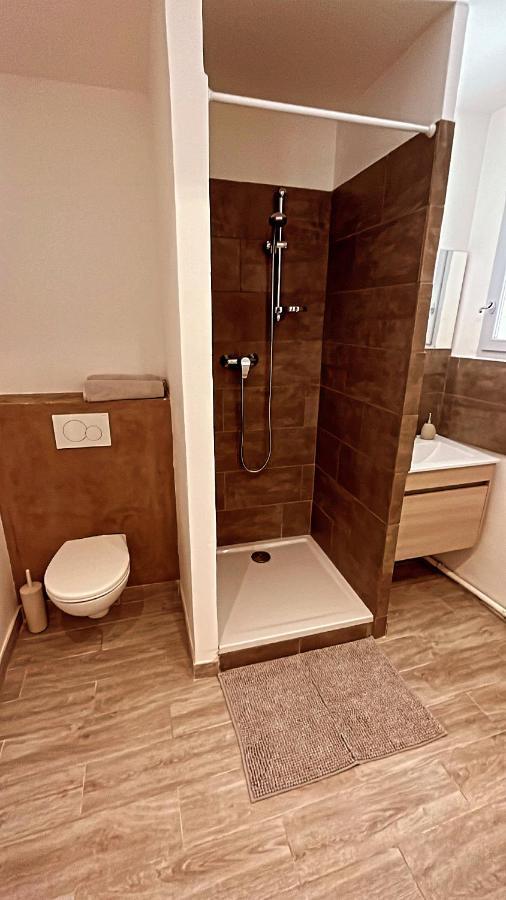 Appartement T2 Centre Village Cucuron Extérieur photo