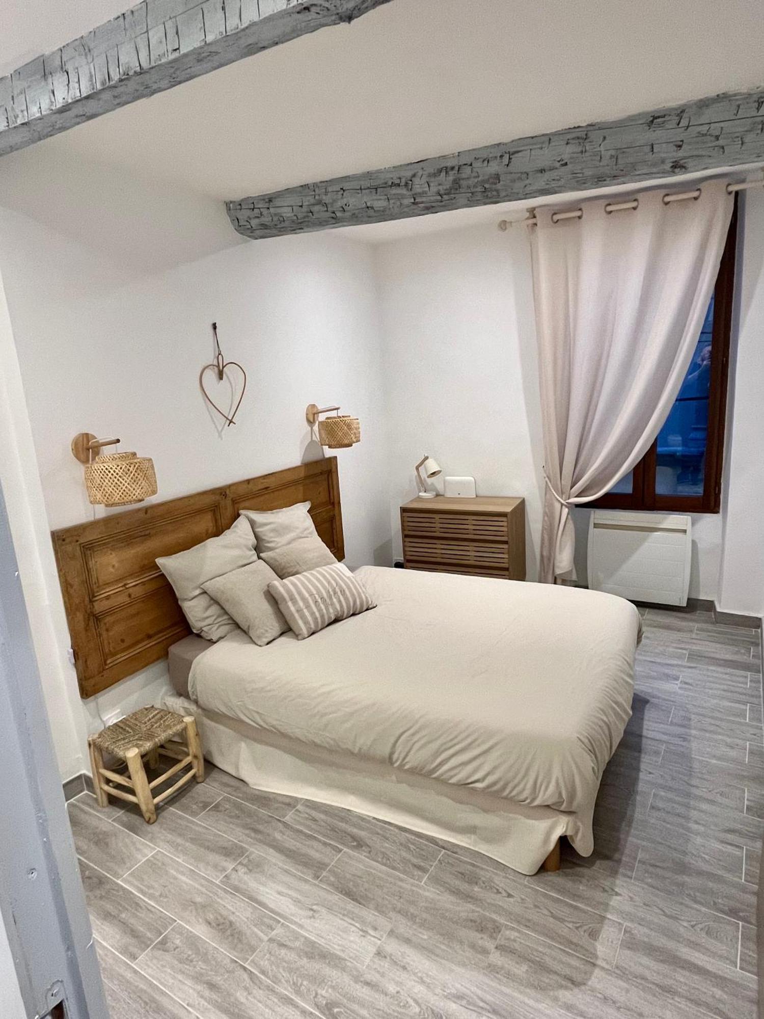 Appartement T2 Centre Village Cucuron Extérieur photo